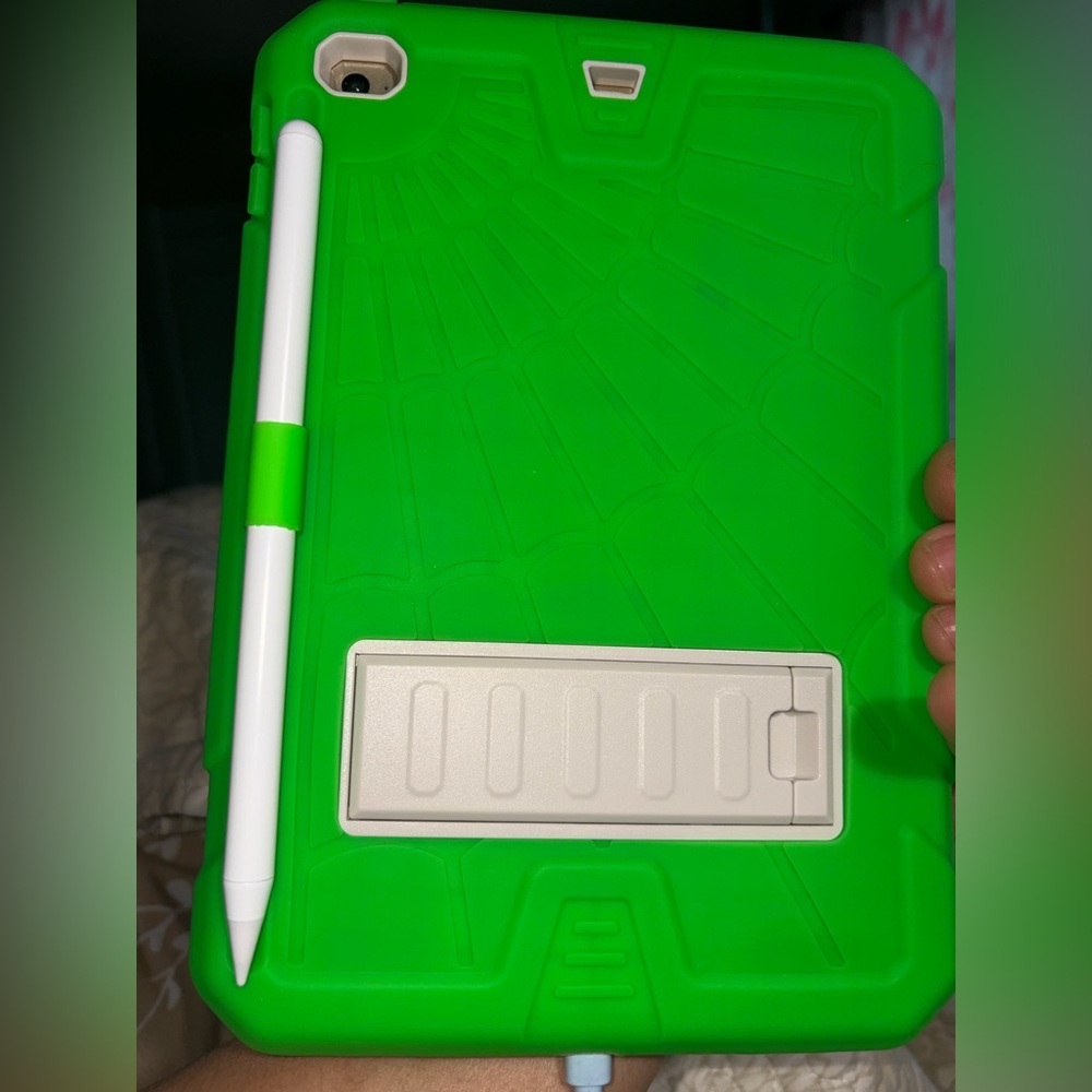 iPad Mini 4 Green Case with Protective Screen and Stylus Pen 128 GB - Picture 3 of 3